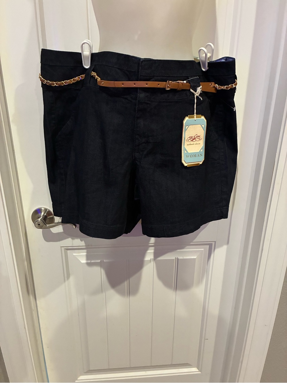 One-5-One Plus High-Waist Shorts with Chain Belt